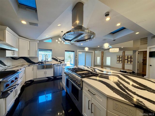 5 Glen Hill Court, Dix Hills, NY 11746