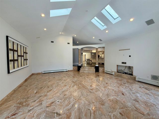 5 Glen Hill Court, Dix Hills, NY 11746