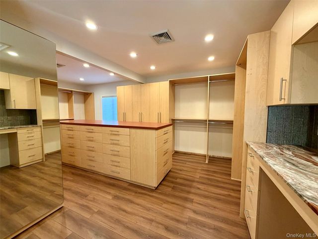 5 Glen Hill Court, Dix Hills, NY 11746