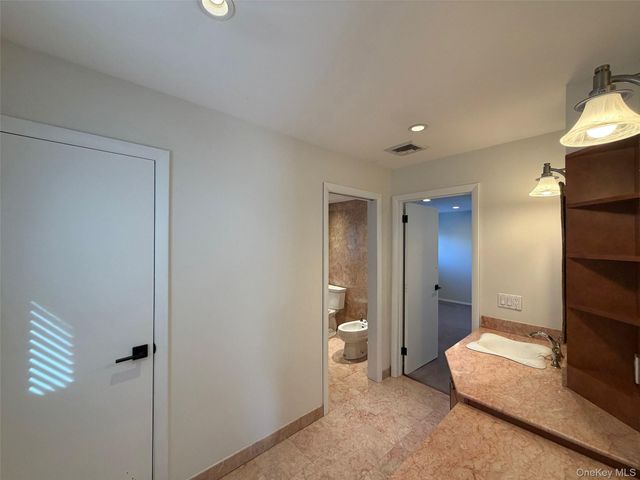 5 Glen Hill Court, Dix Hills, NY 11746