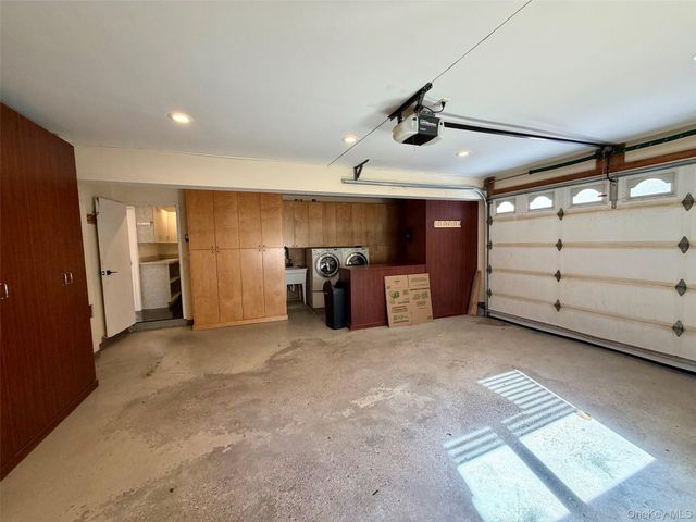 5 Glen Hill Court, Dix Hills, NY 11746