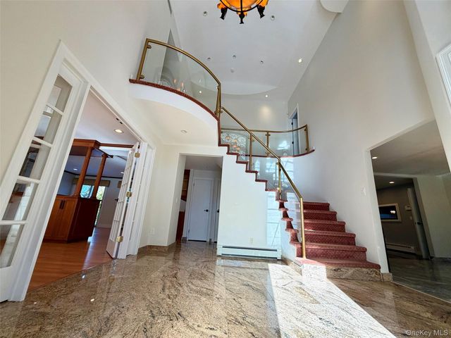 5 Glen Hill Court, Dix Hills, NY 11746