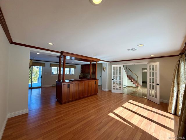 5 Glen Hill Court, Dix Hills, NY 11746