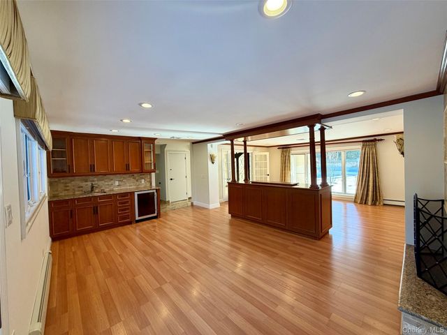 5 Glen Hill Court, Dix Hills, NY 11746