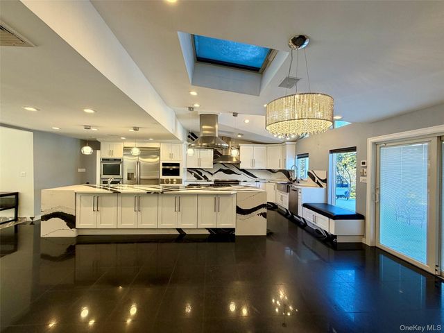 5 Glen Hill Court, Dix Hills, NY 11746