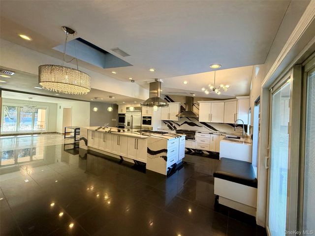 5 Glen Hill Court, Dix Hills, NY 11746