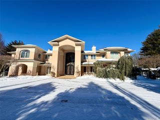 5 Glen Hill Court, Dix Hills, NY 11746