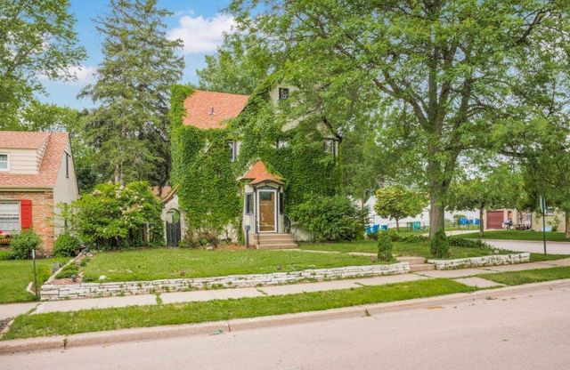 2657 Zenith Avenue N, Robbinsdale, MN 55422