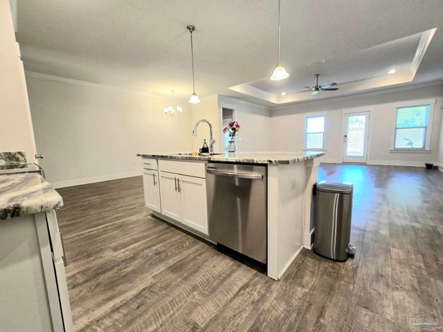 1862 Finch Ln, Pensacola, FL 32533