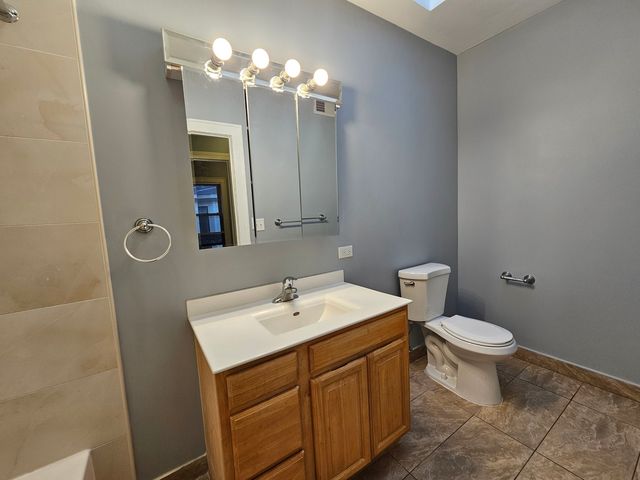 6604 Roosevelt Road 2F, Oak Park, IL 60304