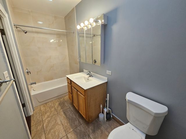 6604 Roosevelt Road 2F, Oak Park, IL 60304