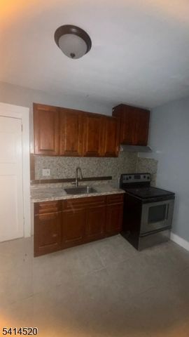 700 Park Ave 3, Elizabeth City, NJ 07208