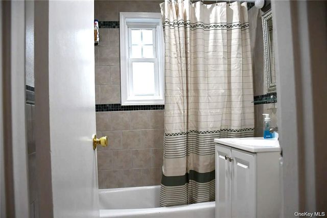 224-38 Kingsbury Ave A, Bayside, NY 11364