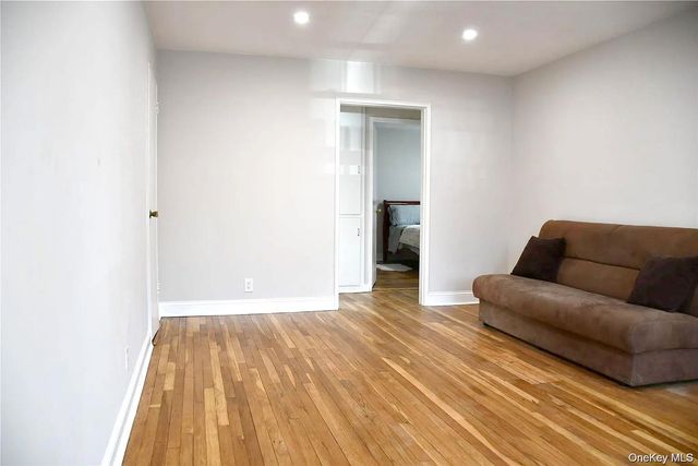 224-38 Kingsbury Ave A, Bayside, NY 11364