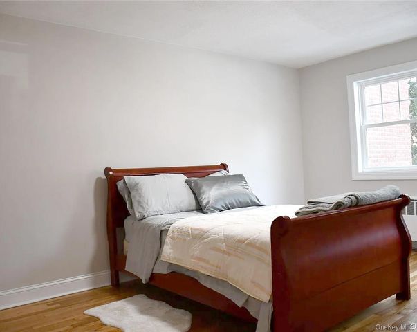 224-38 Kingsbury Ave A, Bayside, NY 11364