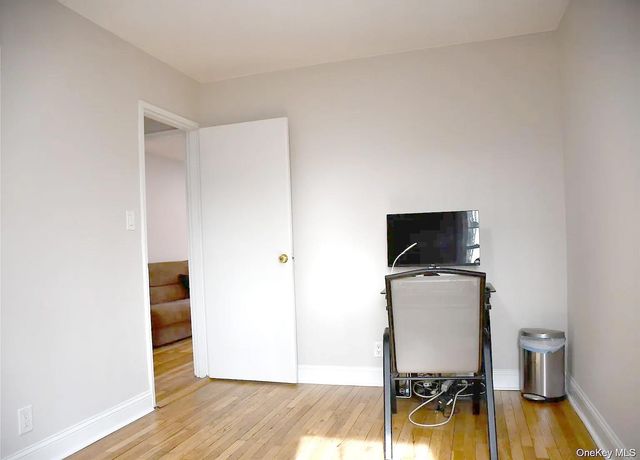 224-38 Kingsbury Ave A, Bayside, NY 11364