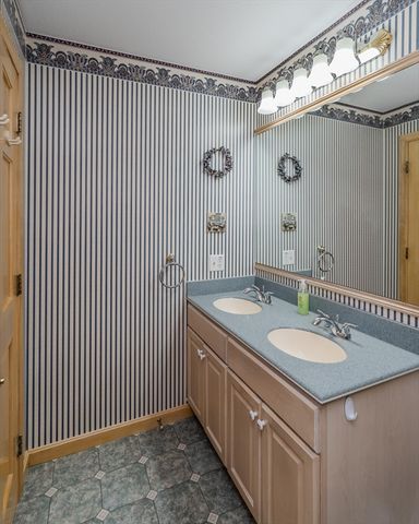 45 Shadow Brook Est 45, South Hadley, MA 01075