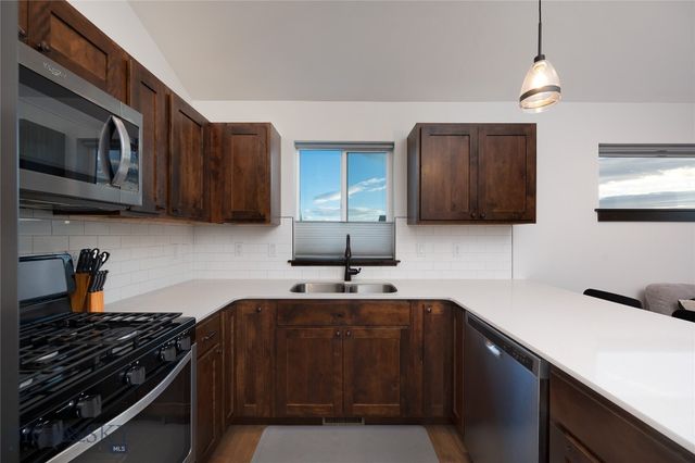 915 Stewart Loop, Bozeman, MT 59718