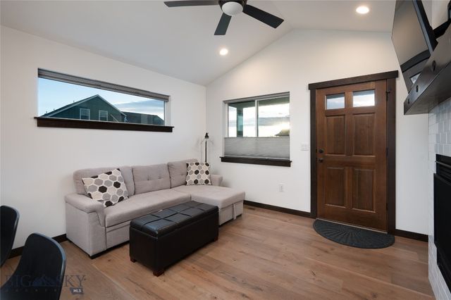 915 Stewart Loop, Bozeman, MT 59718