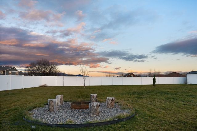 915 Stewart Loop, Bozeman, MT 59718