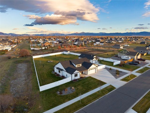 915 Stewart Loop, Bozeman, MT 59718