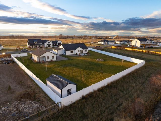 915 Stewart Loop, Bozeman, MT 59718