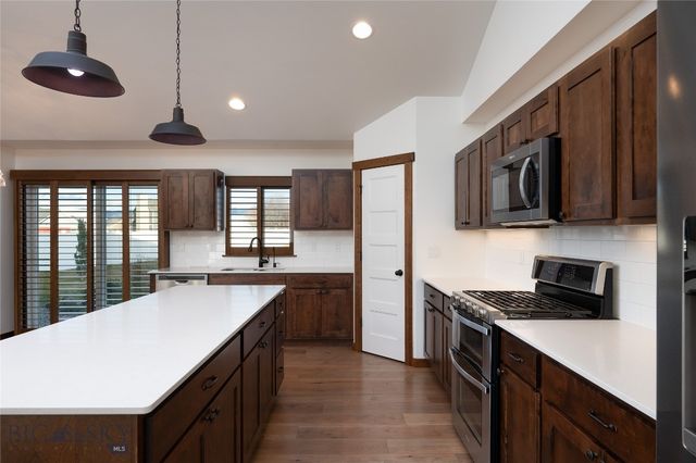 915 Stewart Loop, Bozeman, MT 59718