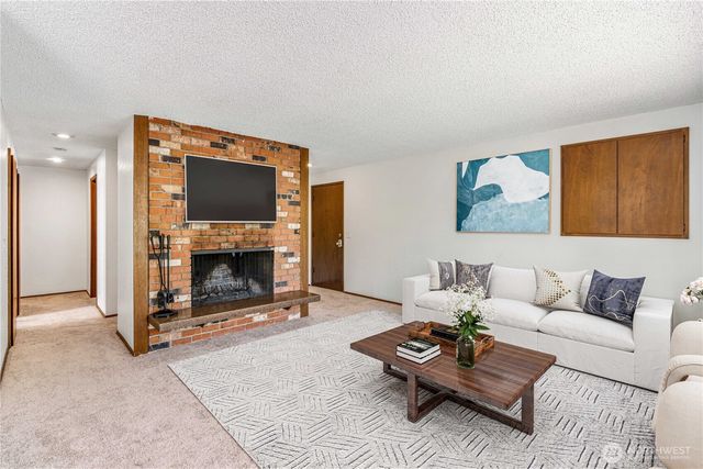 19433 28th Avenue NE, Lake Forest Park, WA 98155