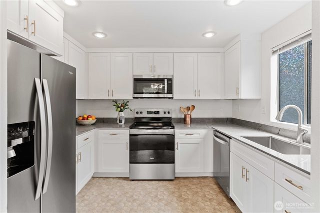 19433 28th Avenue NE, Lake Forest Park, WA 98155