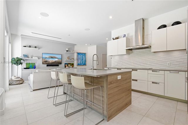 19941 NE 36th Pl, Aventura, FL 33180