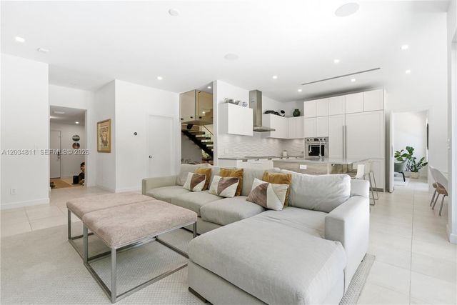19941 NE 36th Pl, Aventura, FL 33180