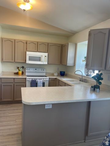 5255 S LEVEL DR, Taylorsville, UT 84129