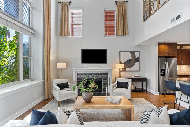 2843 N Lincoln Avenue 103, Chicago, IL 60657