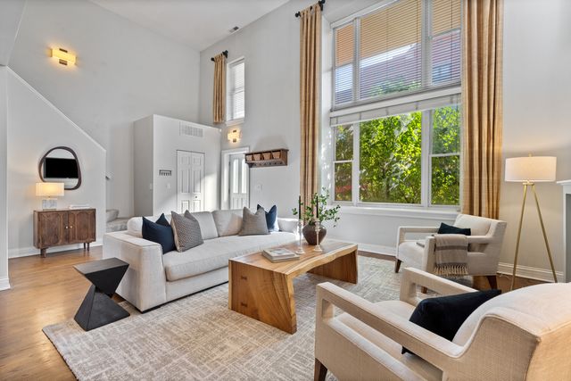 2843 N Lincoln Avenue 103, Chicago, IL 60657
