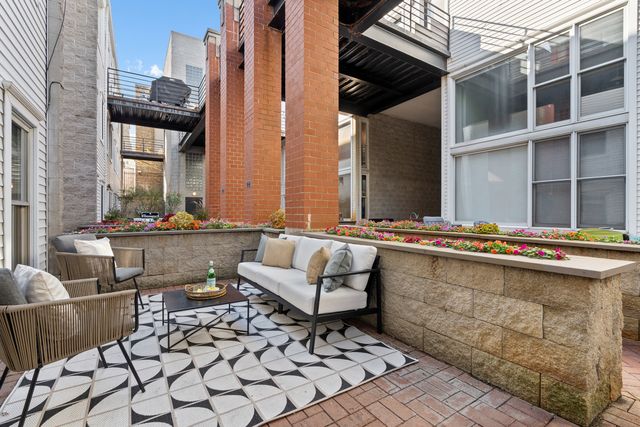 2843 N Lincoln Avenue 103, Chicago, IL 60657