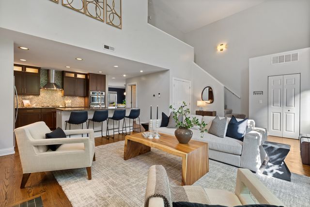 2843 N Lincoln Avenue 103, Chicago, IL 60657