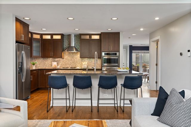2843 N Lincoln Avenue 103, Chicago, IL 60657