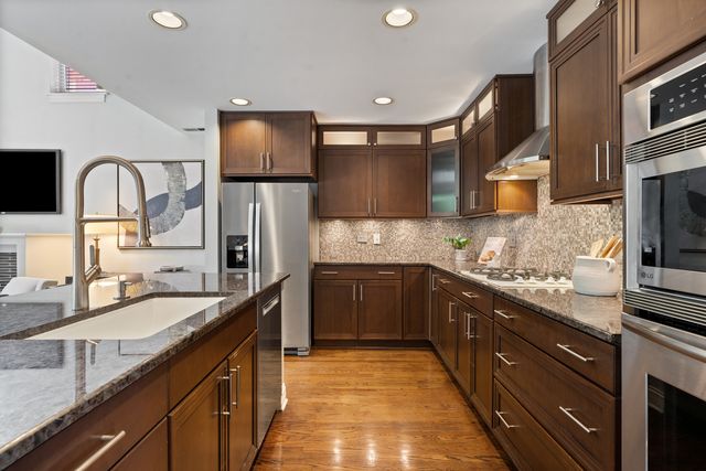 2843 N Lincoln Avenue 103, Chicago, IL 60657