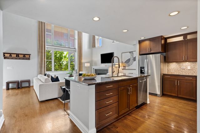 2843 N Lincoln Avenue 103, Chicago, IL 60657