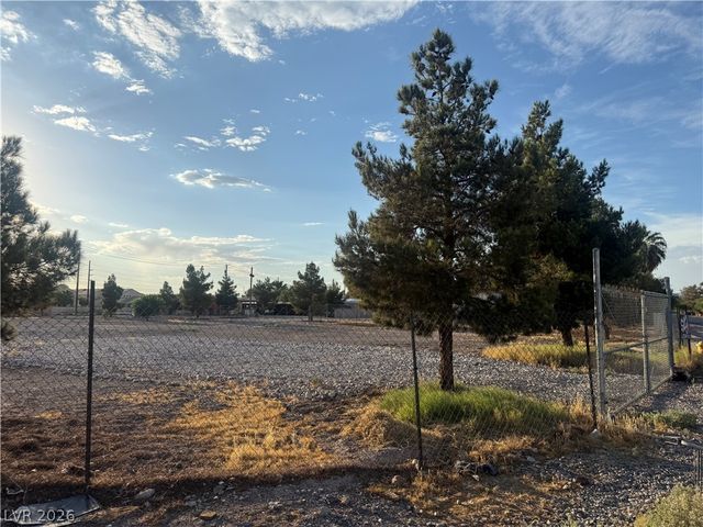51 Madge Lane, Las Vegas, NV 89110