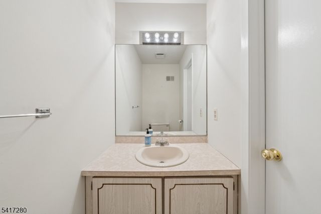 250 Ridgedale Ave 1, Florham Park Boro, NJ 07932