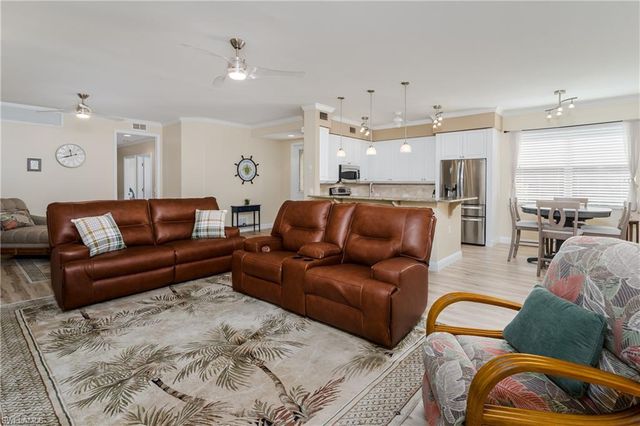 3952 Forest Glen BLVD 101, Naples, FL 34114