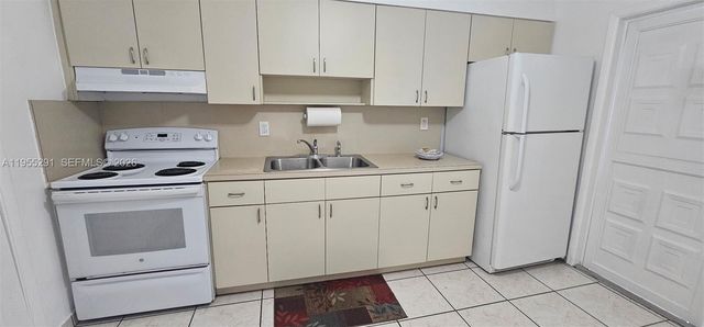 4776 E 10th Ave 4778, Hialeah, FL 33013