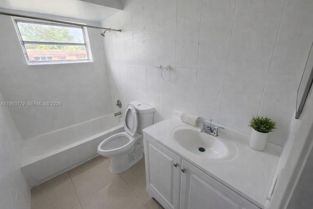 8301 NW 25th Ct, Sunrise, FL 33322