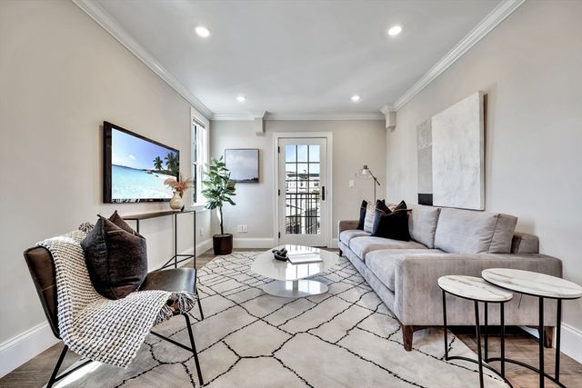 20 Whitney 2, Quincy, MA 02169