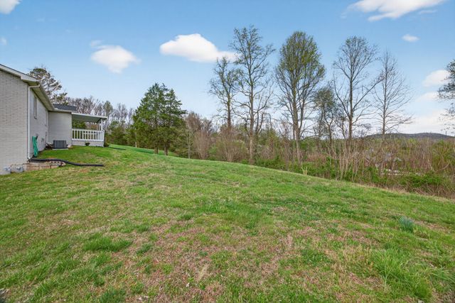 3766 Old Bridge Rd, Cookeville, TN 38506