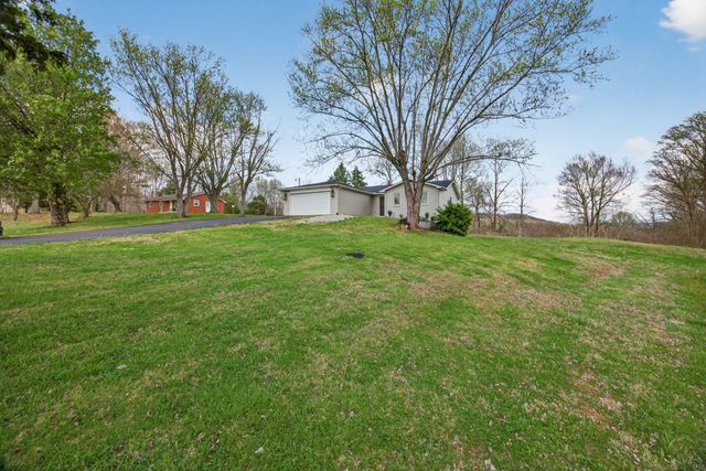 3766 Old Bridge Rd, Cookeville, TN 38506