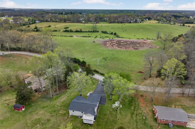 3766 Old Bridge Rd, Cookeville, TN 38506