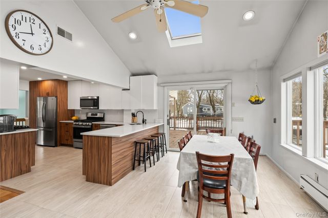 11 Castle Drive, Chestnut Ridge, NY 10977