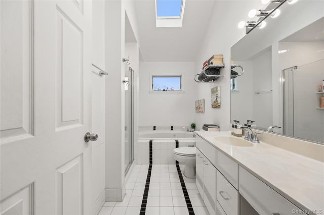 11 Castle Drive, Chestnut Ridge, NY 10977